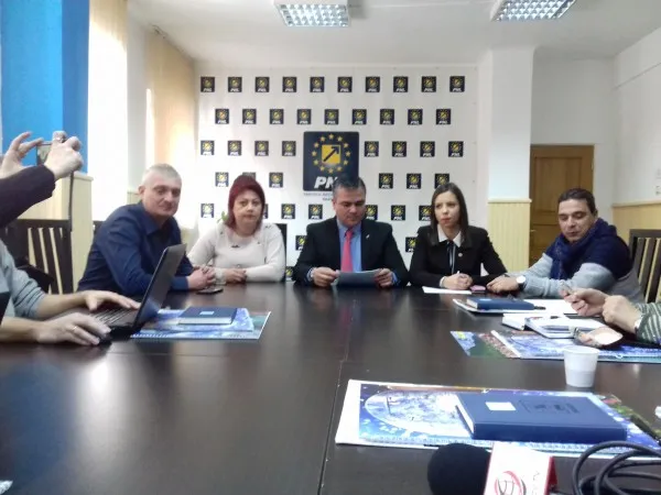 Pagubă de 360.000 de lei în urma incendiului de la Centrul Brădet. Clădirea nu era asigurată deşi erau bani
