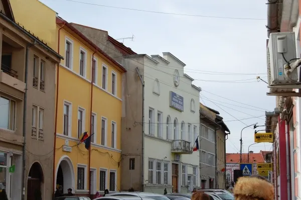 La sesizarea Avocatului Poporului, ANAF instalează la sediile din Făgăraş rampe destinate persoanelor cu handicap