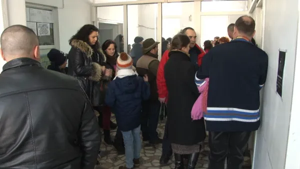 Părinţi și copii aglomerează Dispensarul TBC