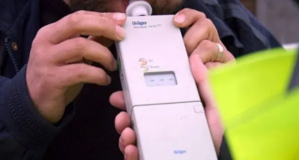 Au băut împreună şi s-au acuzat apoi reciproc că s-au urcat la volan  