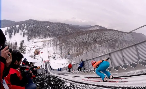 Etapele de Cupă Mondială de sărituri cu schiurile de la Râşnov sunt în pericol. Ce spune ministrul braşovean al Sportului