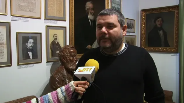 Puteţi începe repetiţiile pentru piesa de teatru istoric