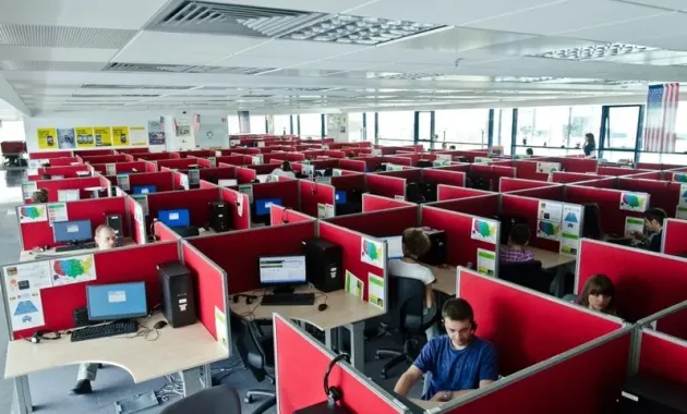 Salariile din call-center-uri au crescut cu 10 -12%