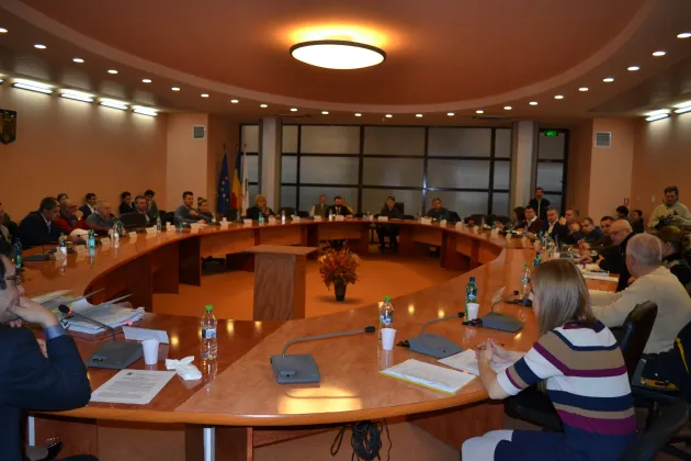 Nelămuriri în Consiliul Local privind darea în folosinţă gratuită a unui spaţiu către Asociaţia pentru Siguranţă Urbană şi Mediere 