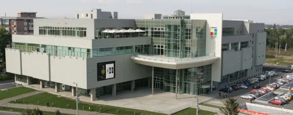 Unirea Shopping Center din Braşov se transformă în spital privat