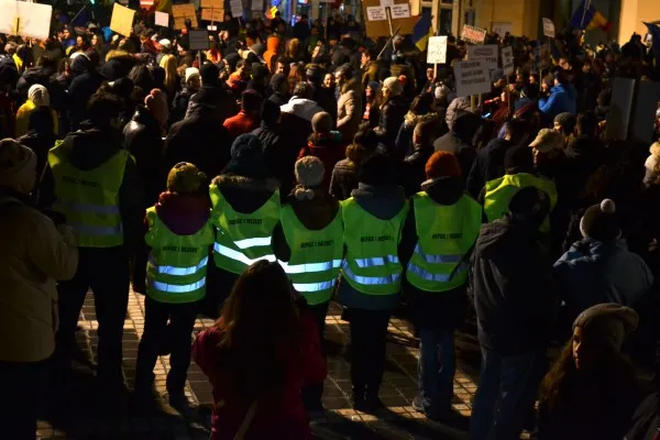 Vineri, ora 22.45: Protestul brașovenilor s-a încheiat. Sâmbătă vor ieși din nou în stradă