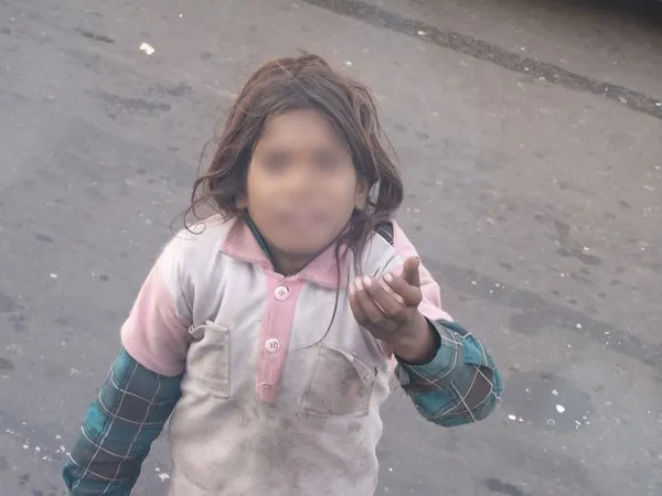 12 cerșetori minori găsiți de polițiști pe străzile Brașovului. Părinții lor au fost amendați pentru că i-au lăsat nesupravegheați