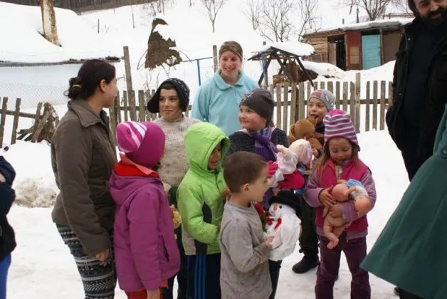 „Crăciunul continuă” pentru 400 de persoane din judeţul Braşov