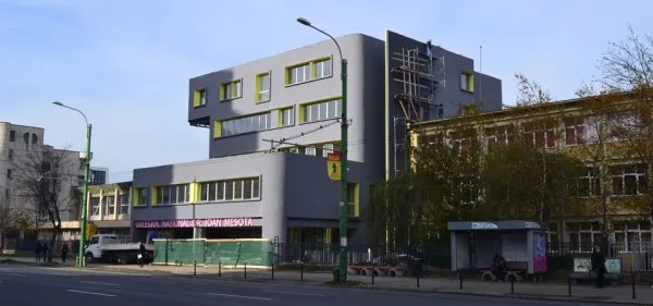 Directorii de la Meşotă şi profesorii şi-au „rezervat” spaţii în noul corp al liceului ce va fi inaugurat azi