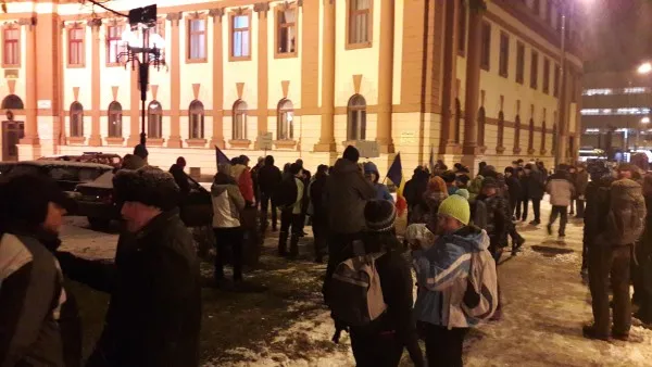 150 de protestatari la Prefectură, „nostalgici” după miile de oameni din „marţea neagră”