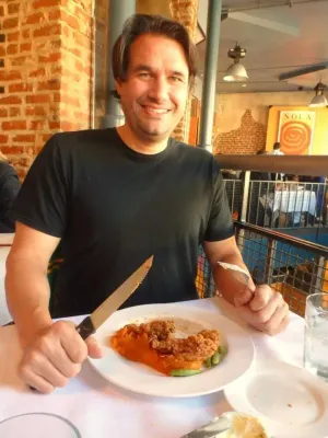 Un american la Braşov, în căutarea fripturii de urs perfecte