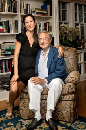 Cum arată soţia miliardarului George Soros