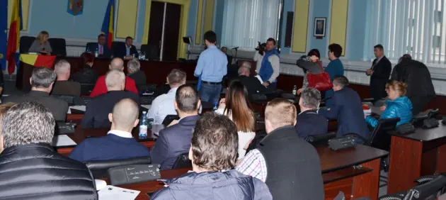 Ciudata ierarhie a salariilor din Consiliul Judeţean. Preşedintele CJ are în subordine directori plătiţi dublu decât el