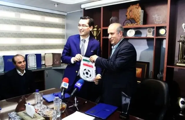 Pe modelul „Tractorul Braşov” din anii ’90, FRF a semnat un parteneriat cu federaţia iraniană de fotbal