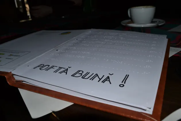Invitaţie la „Cină pe întuneric”