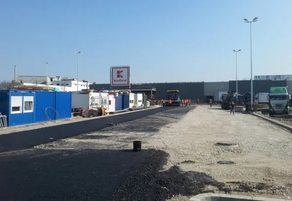S-a deschis traficul prin noul giratoriu de la Kaufland - Avram Iancu. Indicatoarele din zonă, „pur decorative” pentru şoferi
