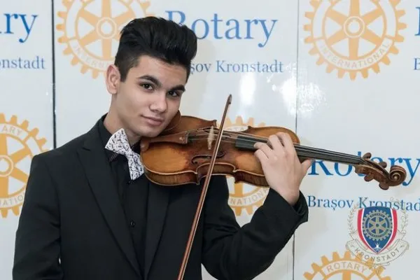 Un braşovean, bursier integral la Colegiul Purcell, din Londra