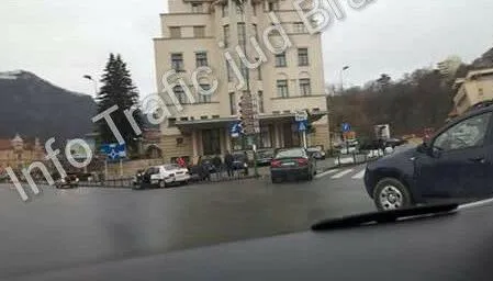 A încurcat semafoarele şi a produs un accident la Casa Armatei