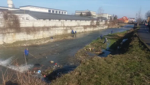 Şi în acest an pâraiele sunt „groapă de gunoi”