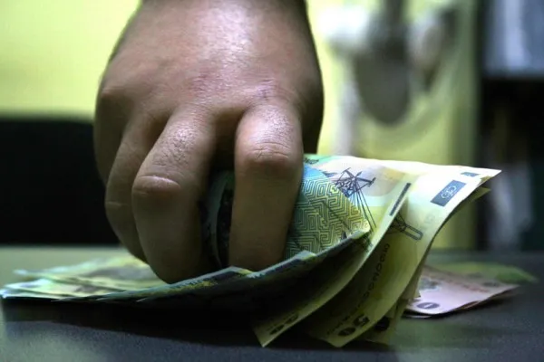 Poliţiştii de la Criminalitate Economică au descins la o firmă de contabilitate din Braşov, bănuită că ar fi furat bani de la clienţi