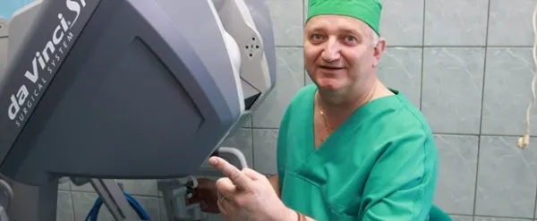 Premieră naţională: Operaţie cu „robot”, într-un spital privat din Braşov