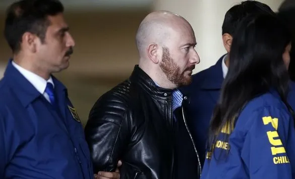Rafael Garay, „atacat” cu ouă şi monede la sosirea în Chile