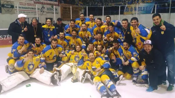 Fanii au sărbătorit alături de jucători, la Patinoarul Olimpic Braşov, cucerirea titlului naţional