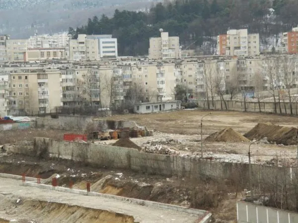 Ţiriac se apucă să construiască pe platforma de la Lemexim