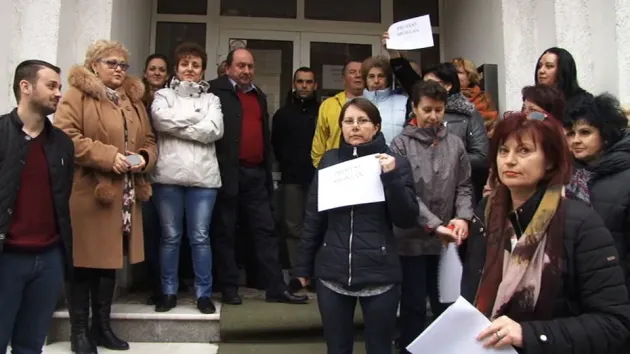 Protestul celor uitaţi de la majorările de salarii