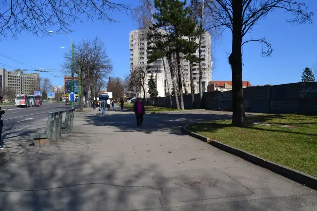 Decizie ciudată a Primăriei:
Stradă pe trotuar pentru şantieriştii de la Hidromecanica