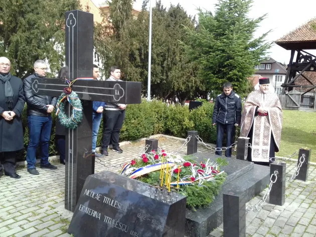 O mână de oameni la ceremonia de la mormântul lui Nicolae Titulescu
