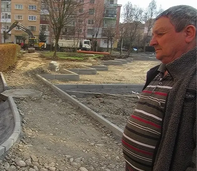 Trotuarul în zig-zag îi nemulţumeşte pe locatari