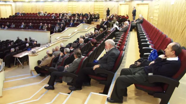 Universitatea Transilvania şi-a strâns seniorii la sfat
