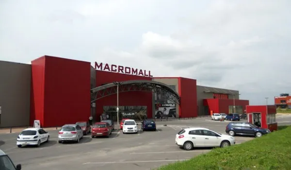 Primul mall din Braşov, scos la vânzare cu şase milioane de euro