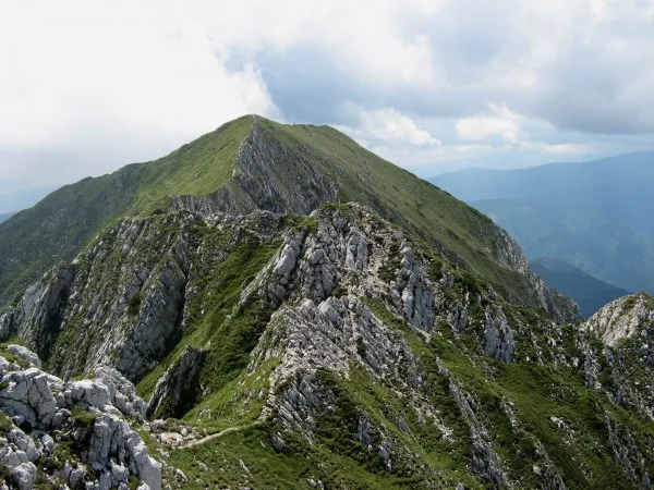 Muntele, pistă de alergare: 150 de atleţi vor urca, în fugă, Vârful Piatra Mare