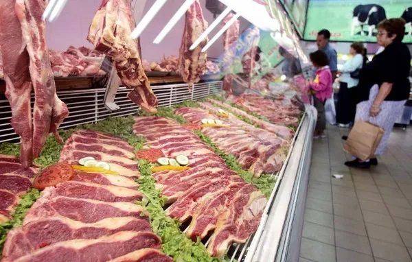 Preţul cărnii de porc ar putea creşte cu 30% luna aceasta
