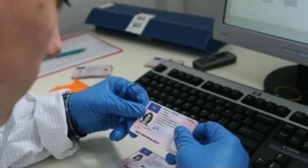 Poliţist de la Permise Auto, condamnare la 9 ani de închisoare pentru mită