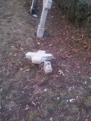 Lovită de o cruce, o fetiţă de 11 ani a murit în cimitirul din Bod
