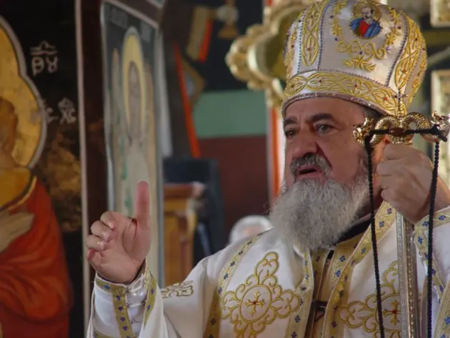 Mitropolitul Ardealului se roagă pentru români
