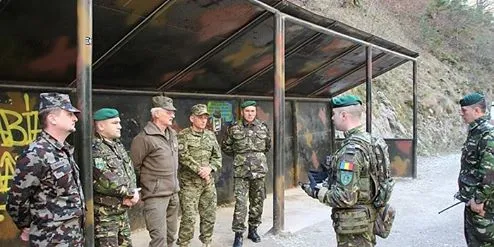 Vânătorii de munte din Predeal, vizitaţi de oficiali ai Centrului de Excelenţă NATO