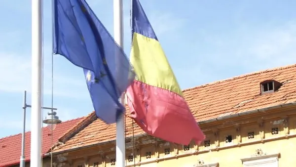 În Piaţa Unirii, tricolorul arată altfel