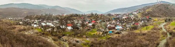 Salubrizarea, reinventată la Gârcini: Primăria devine cumpărător de gunoi, 300 de căruţaşi puşi să „alerge după el şi să-l ducă acolo unde le indicăm”
