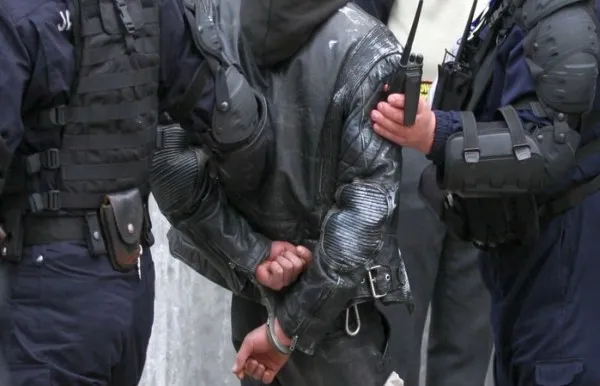 Percheziții la proxeneți din Brașov și Săcele. Suspecții au făcut peste 1.500.000 euro din activități infracționale
