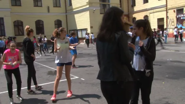 Bătaie cu apă, la Colegiul Naţional Unirea