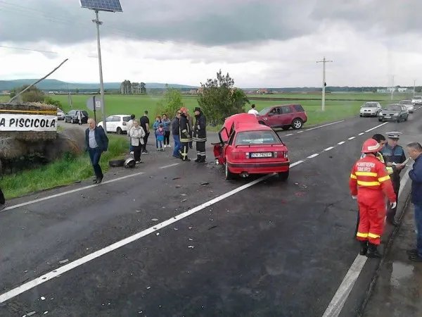 Şofer-cascador pe DN11: A vrut să depăşească coloana, acum e pacient la Judeţean