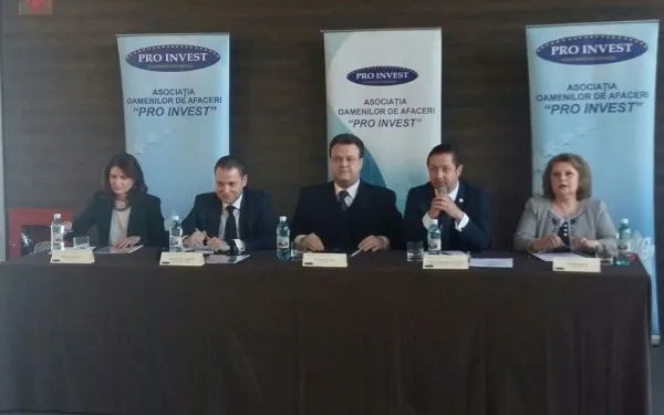 Turismul încotro? NU autostradă, NU aeroport, de la ministru un evantai… care să mai împrăştie turiştii care sufocă Braşovul şi Valea Prahovei