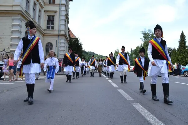 Puțini juni brașoveni s-au mobilizat pentru parada de sâmbătă