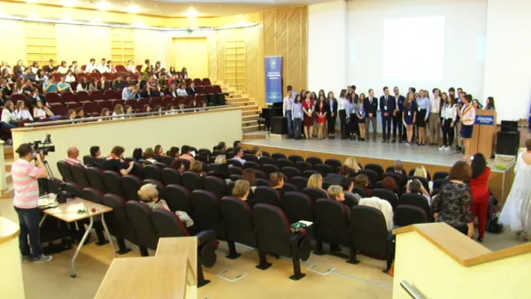 Promoţia 3 a „liderilor de mâine”, la absolvire