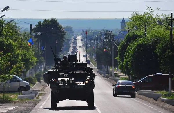 Coloane de „război” străbat iar România: 4.000 de militari şi 500 de vehicule de luptă vin în weekend la Cincu