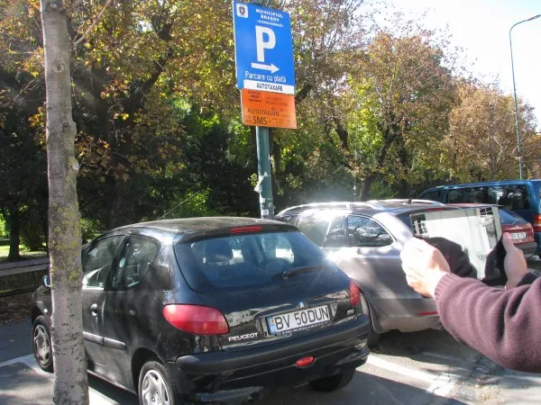 Primăria Braşov vrea să dubleze tarifele pentru parcările publice. Se introduce și plata „non-stop” pentru „zona zero”